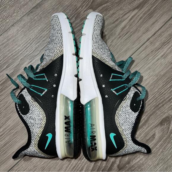 Nike Air Max Sequent 3 women’s running shoeSize 7.5